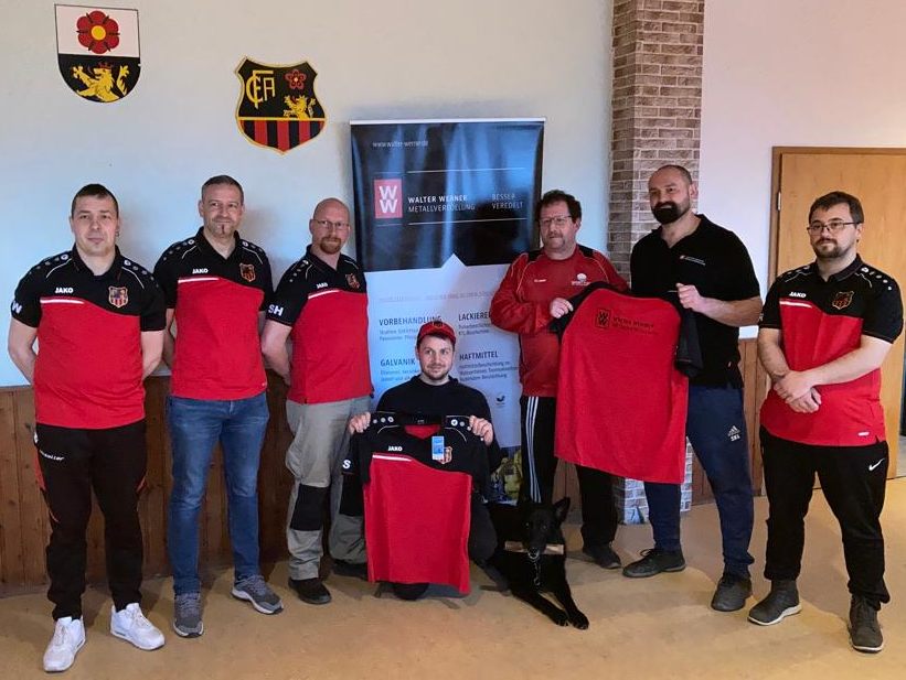 Mannschaft in den Präsentationsshirts der Walter Werner GmbH